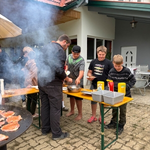 Grillen beim Abenteuer Angeln