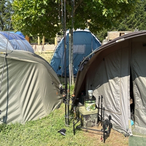 Zeltlager beim Abenteuer Angeln